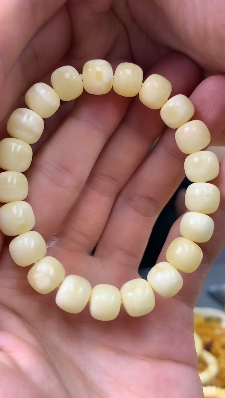 【闪购商品】琥珀裸石未镶嵌手串