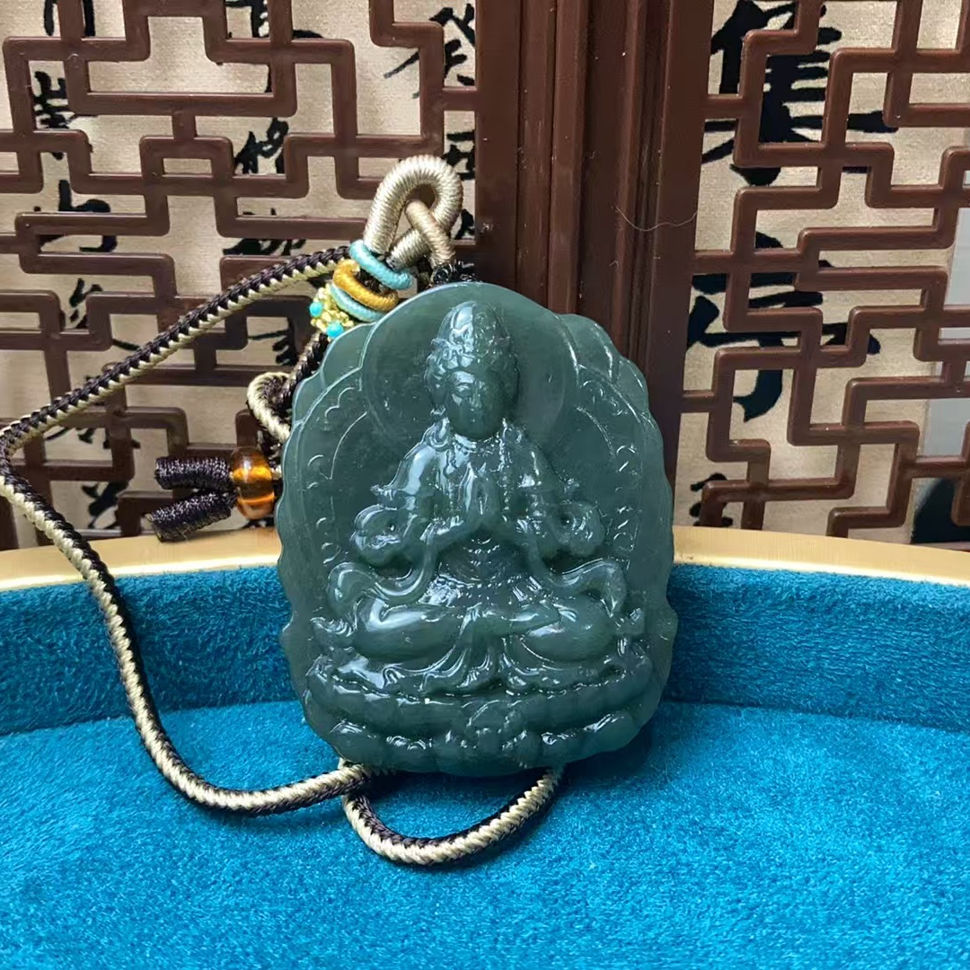 和田玉且末观音吊坠