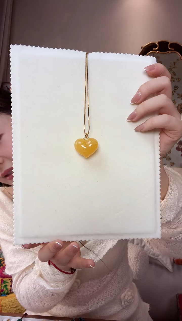 【闪购商品】蜜蜡颈饰18K金镶嵌蜜蜡爱心吊坠