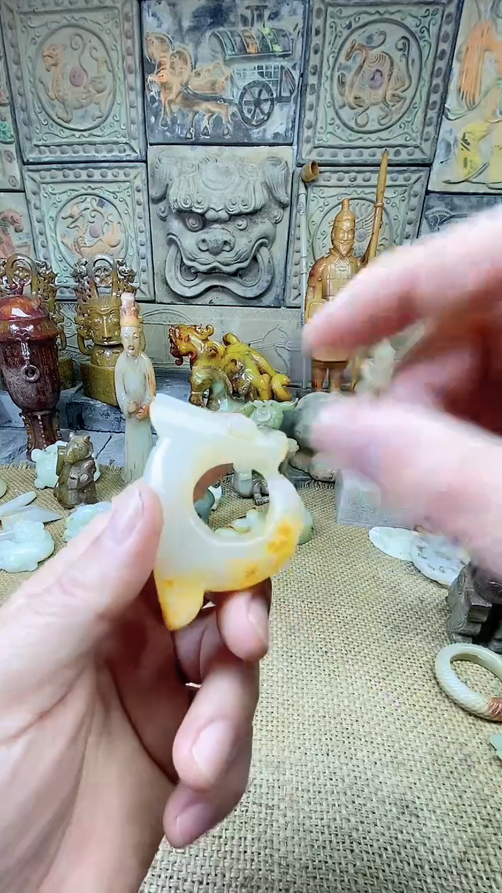 和田玉（糖玉）未镶嵌挂件1