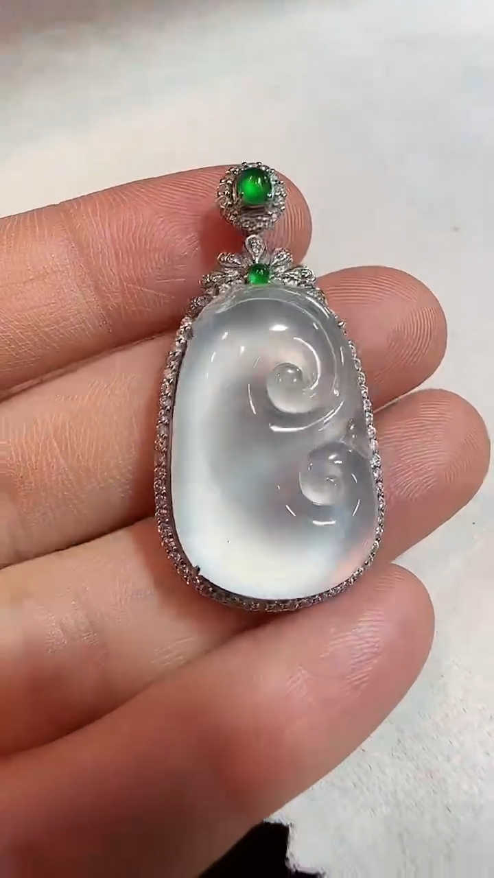 【闪购商品】翡翠吊坠(不含链)18K金镶嵌如意