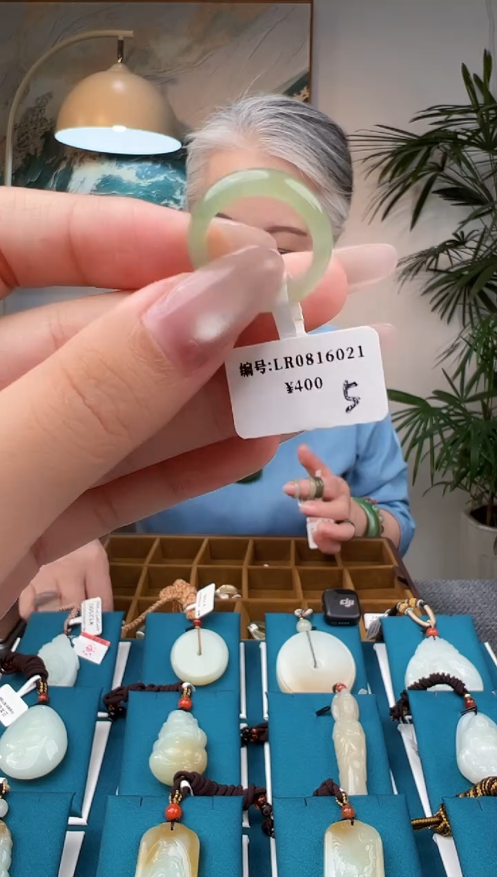 颈饰未镶嵌和田玉戒圈  16 LR 