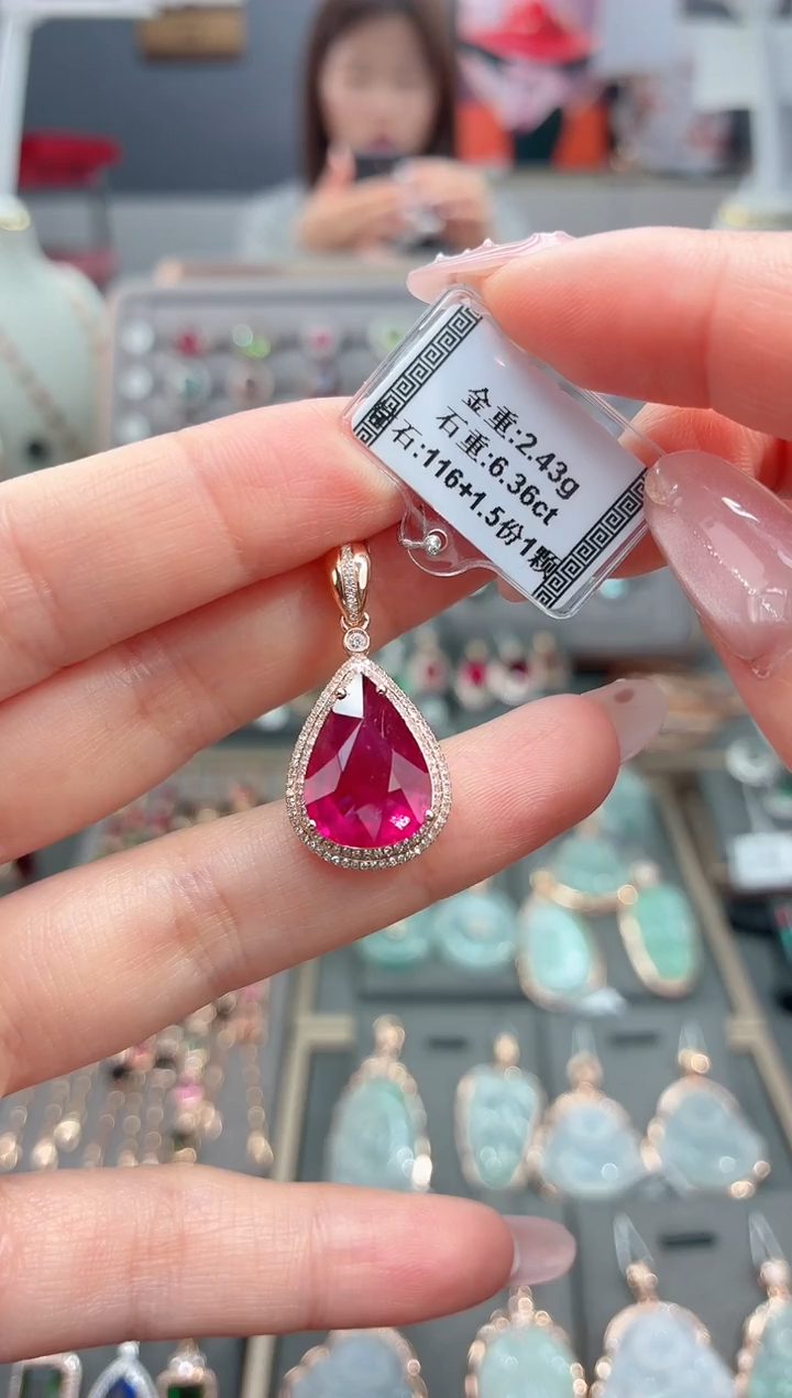 颈饰18K金镶嵌碧玺6.36       