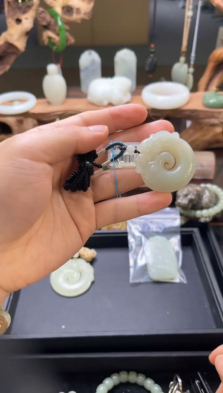 【闪购商品】和田玉吊坠未镶嵌且末青白 鱼化龙 