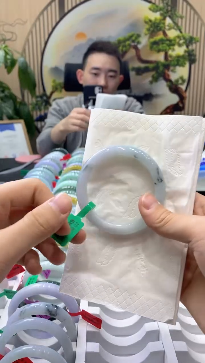 【闪购商品】翡翠手镯未镶嵌000013395