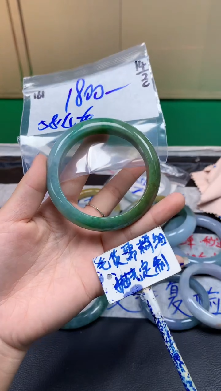 【闪购商品】定制翡翠未镶嵌161毛货需精细抛光手镯多样性拍一发一