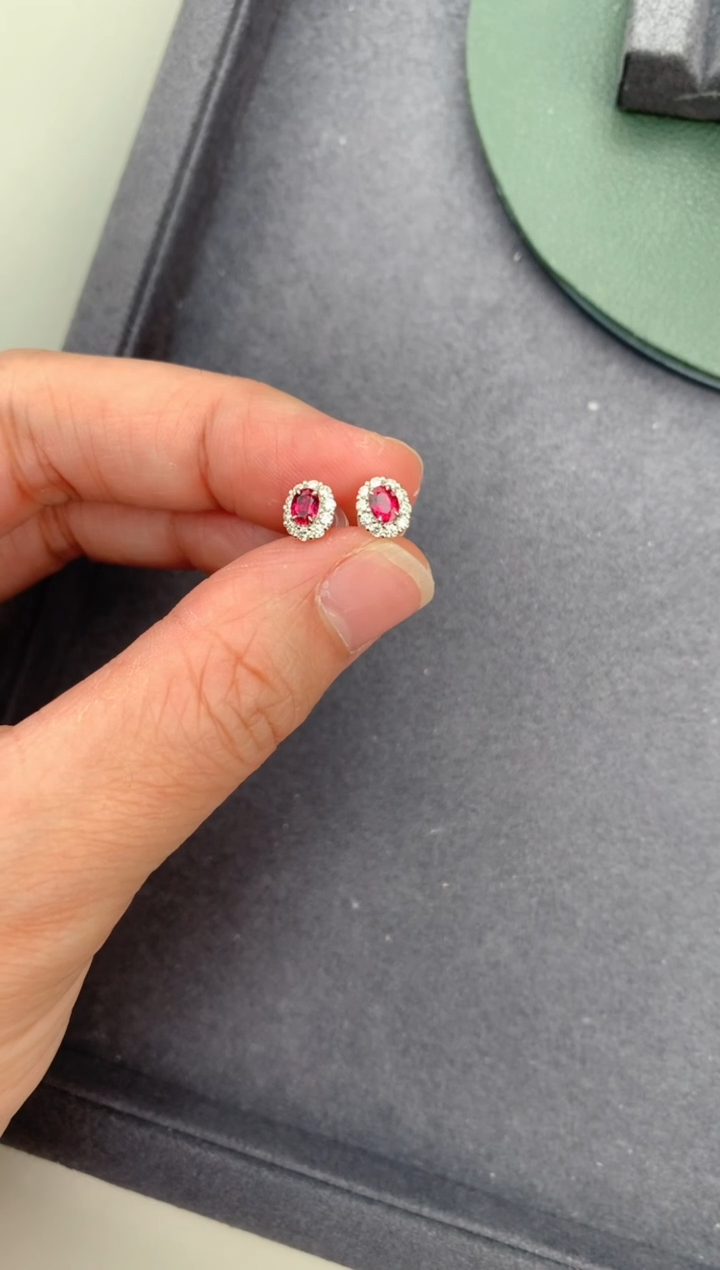 【闪购商品】红宝石耳饰18K金镶嵌49分无烧鸽血红耳钉