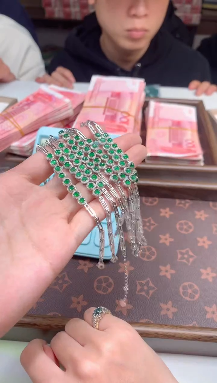 【闪购商品】翡翠颈饰合金天然A货翡翠-多样性发货