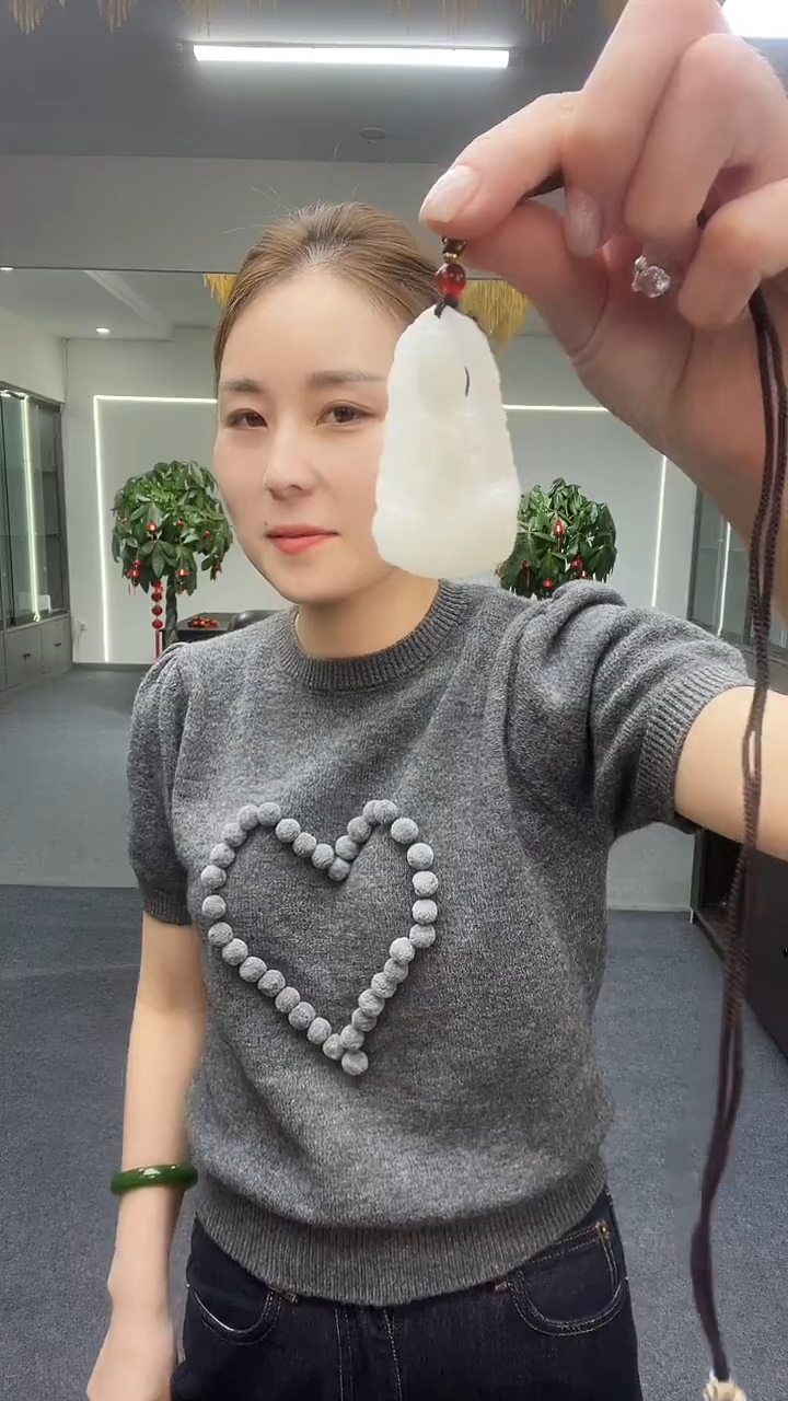 白色火苗观音吊坠多样性发货一件