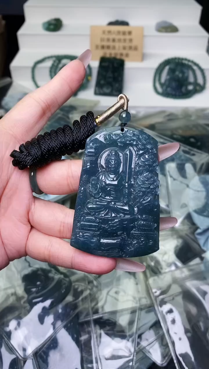 颈饰未镶嵌翡翠 