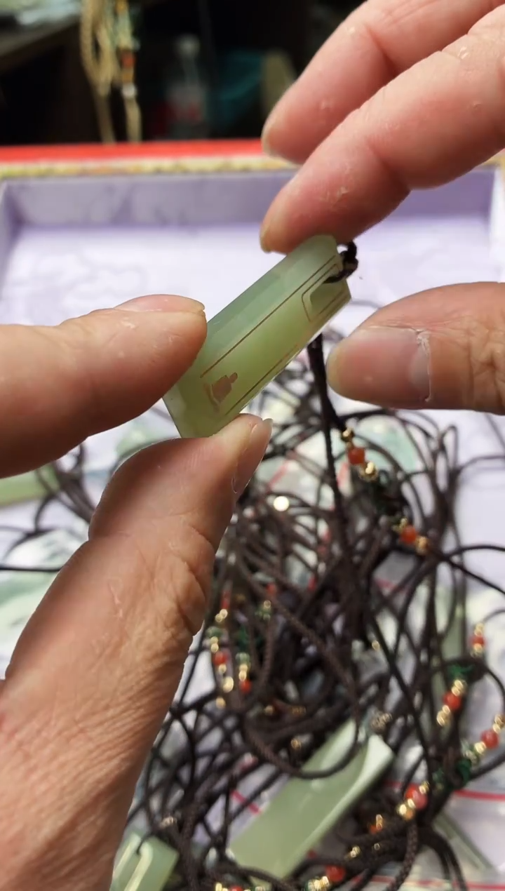 吊坠(赠链)未镶嵌和田玉A6