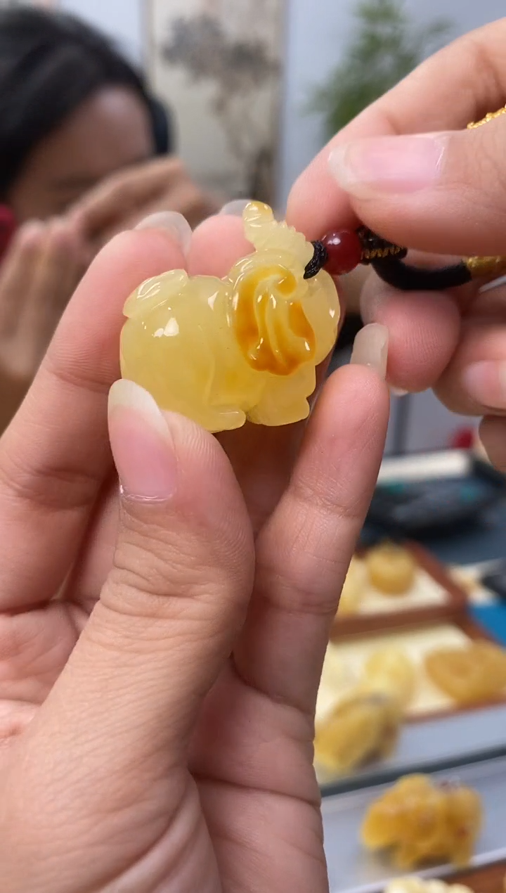 【闪购商品】琥珀裸石未镶嵌天然琥珀蜜蜡大象