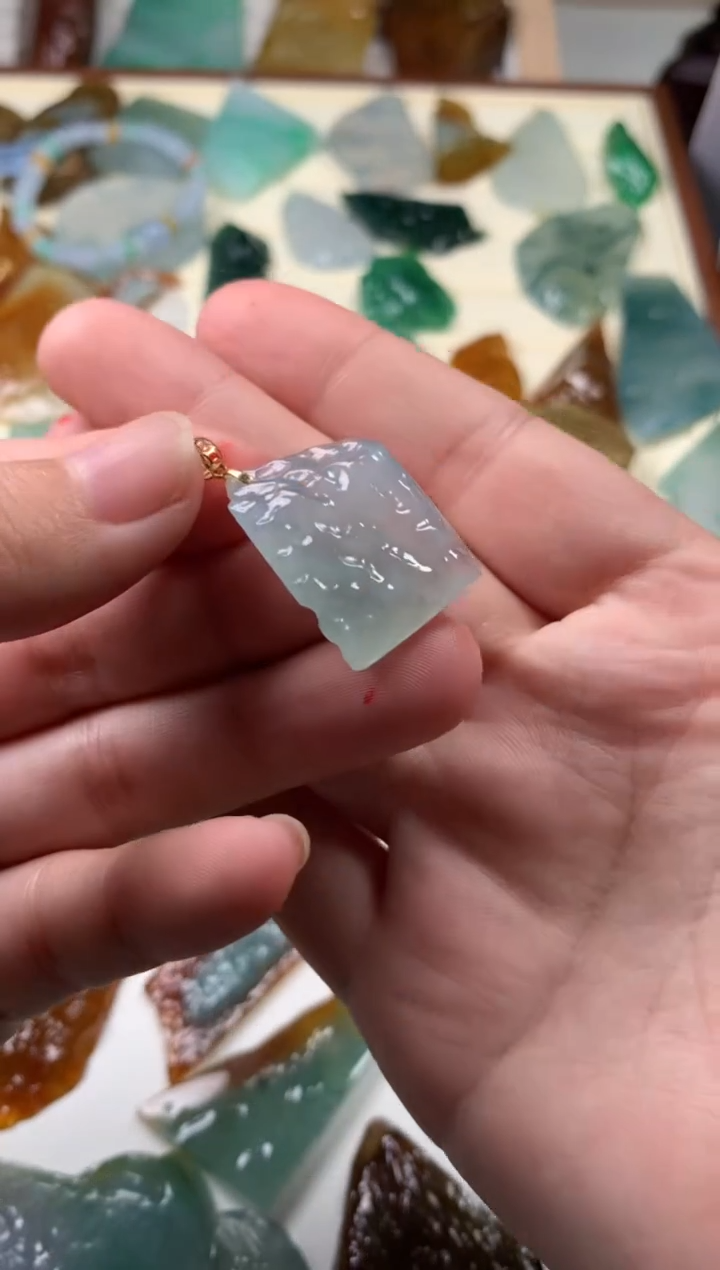 【闪购商品】翡翠颈饰18K金镶嵌吊坠