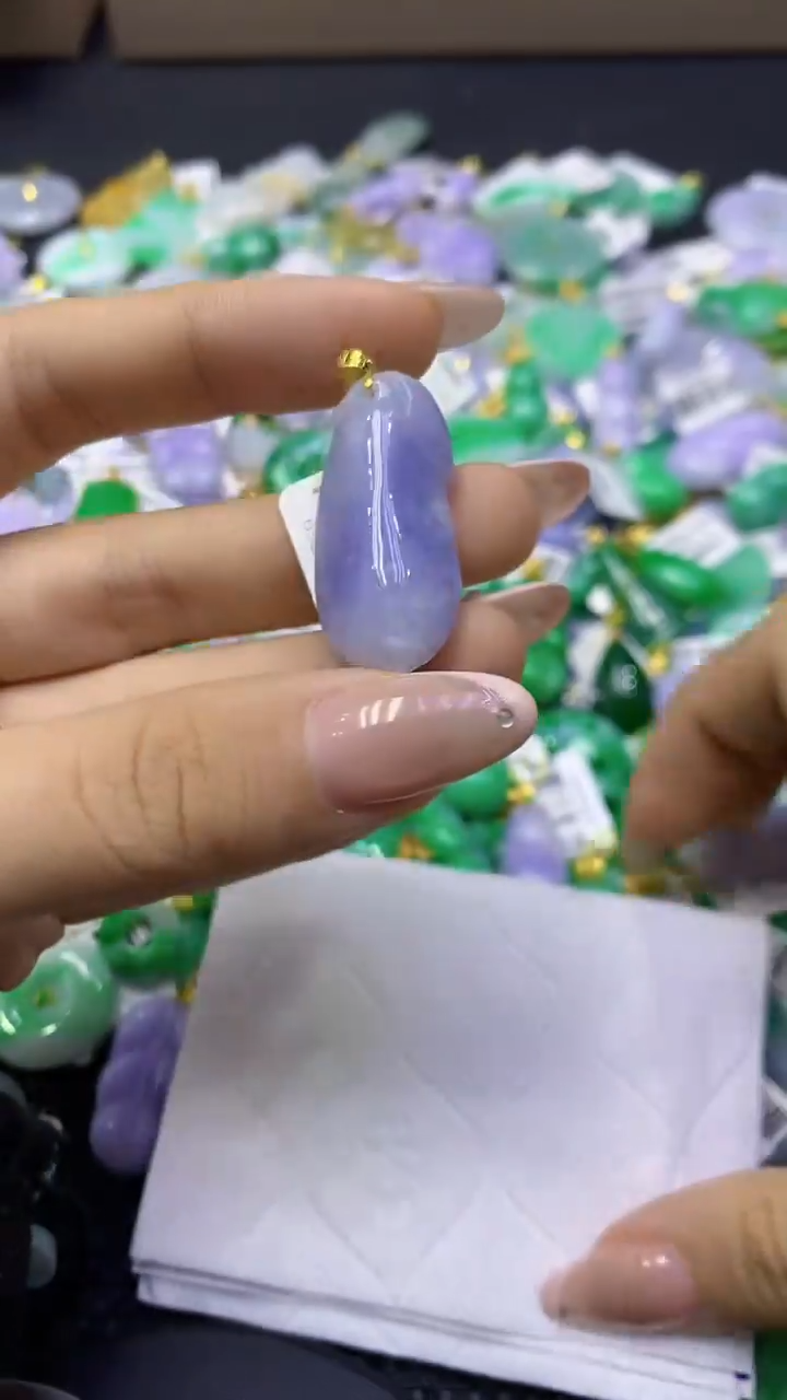 颈饰18K金镶嵌翡翠天然缅甸翡翠A货