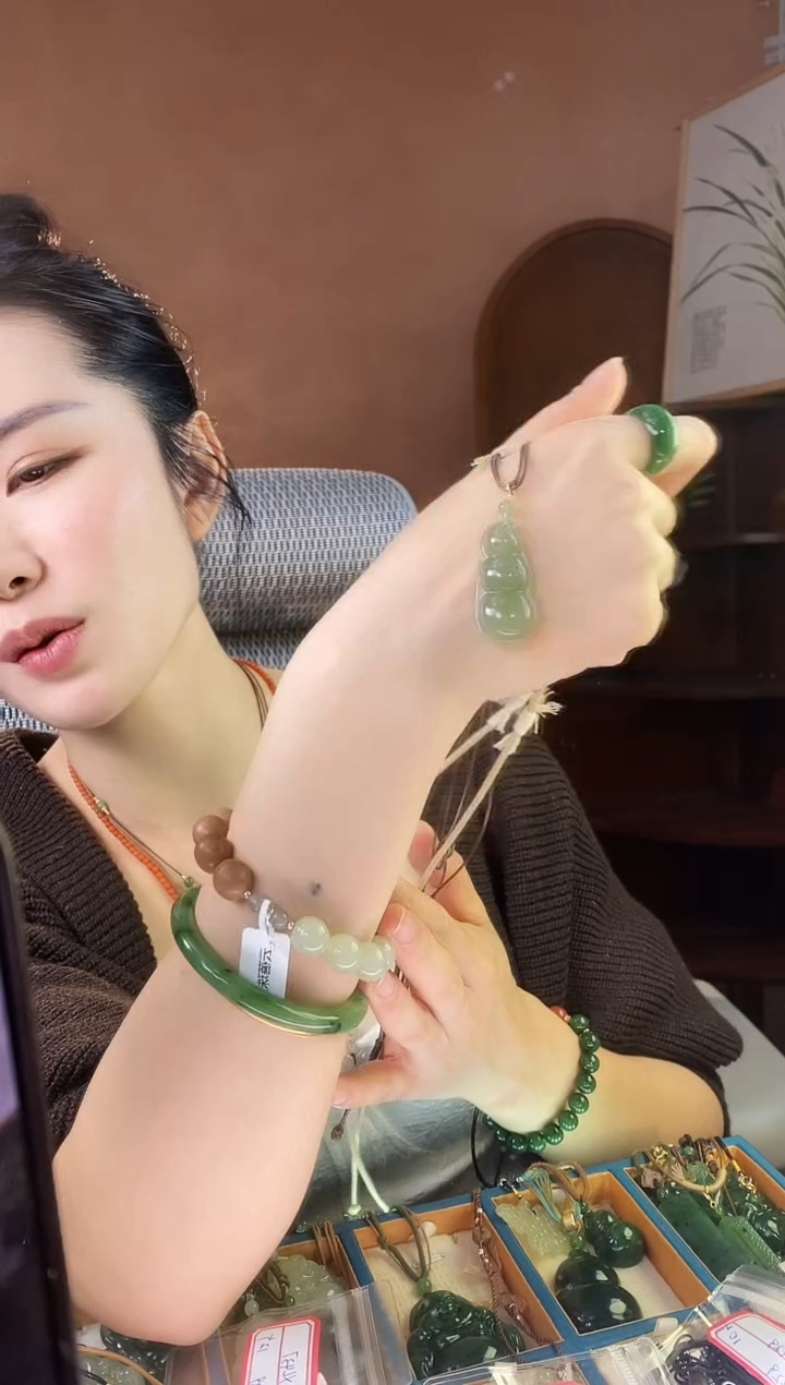 颈饰未镶嵌和田玉豌豆荚和田玉项链