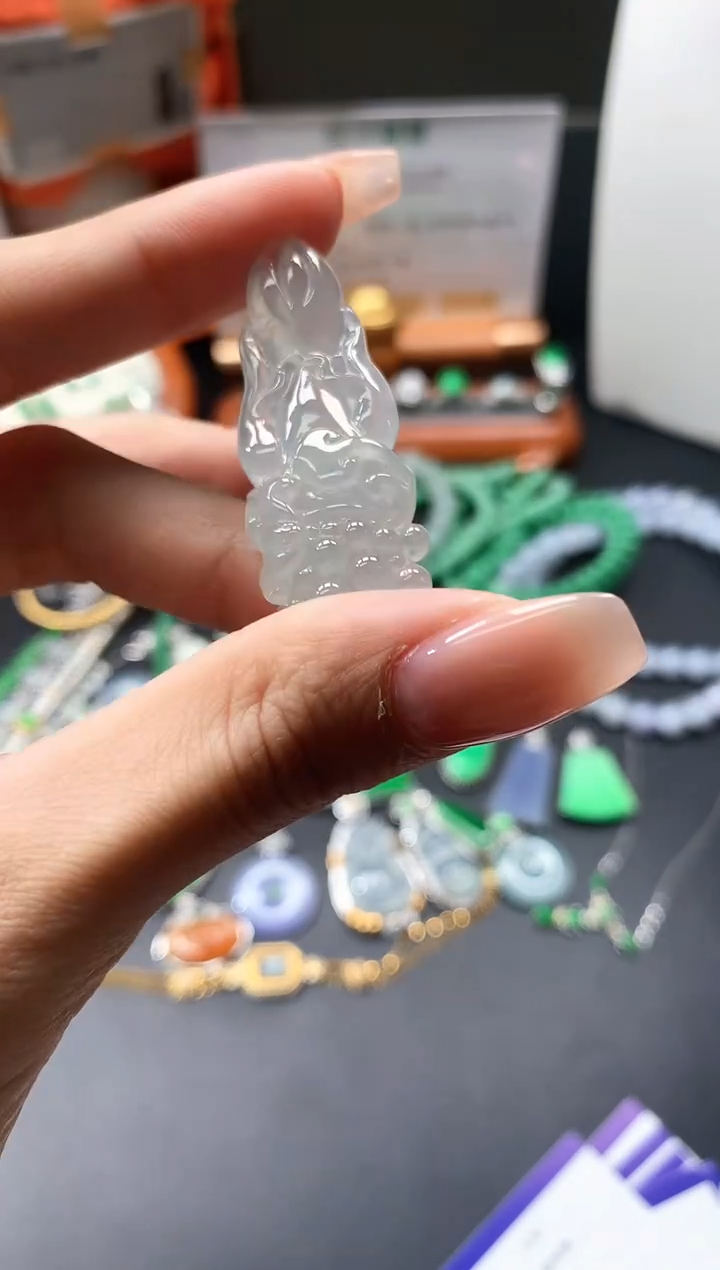 翡翠未镶嵌颈饰吊坠|不退不换