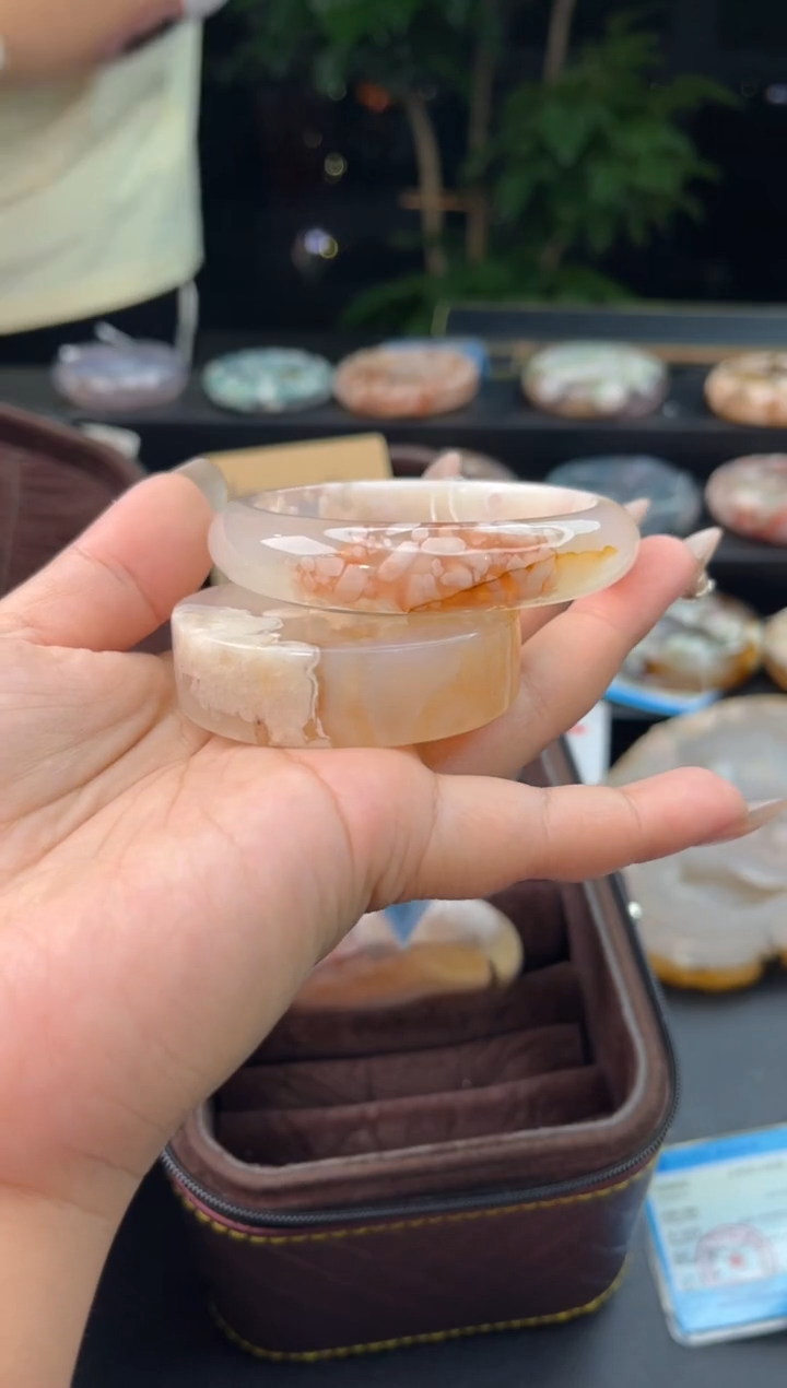 【闪购商品】石英质玉手镯未镶嵌赠送镯心（圈口55