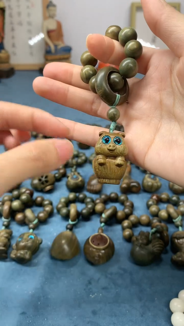 【闪购商品】维腊木（绿檀）把件小猪 盘玩件