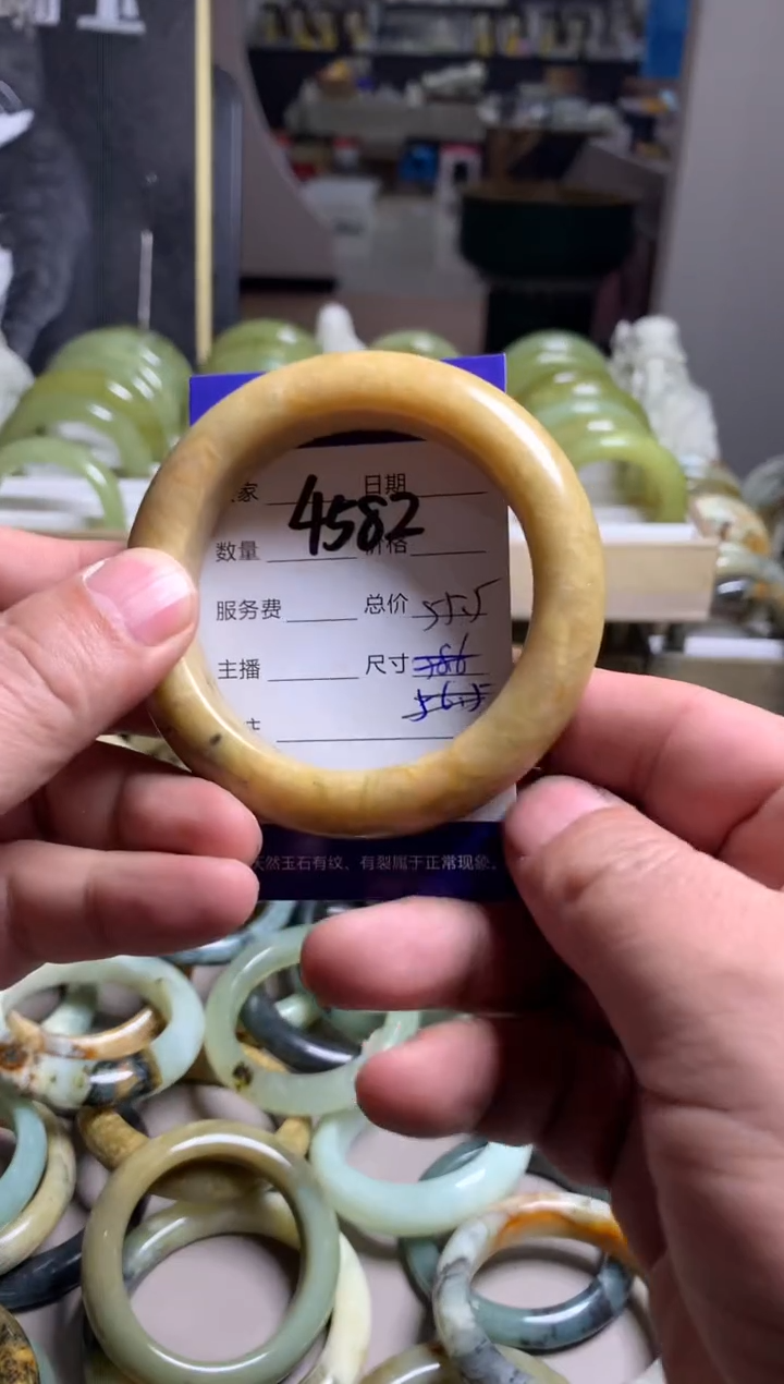 【闪购商品】蛇纹石玉手镯未镶嵌4582