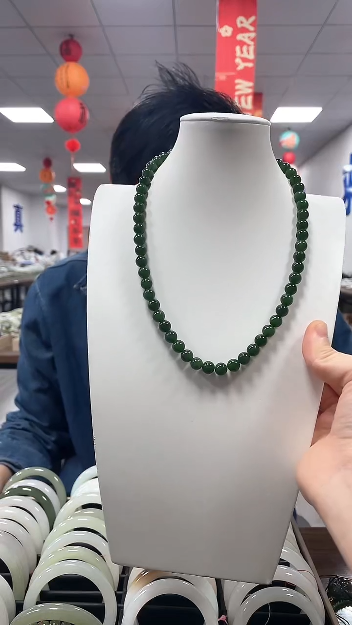 和田玉未镶嵌颈饰碧玉菠菜绿高品卡8项链一条