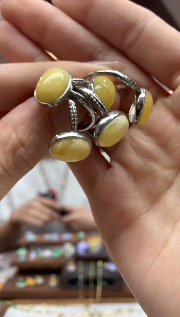 【闪购商品】蜜蜡戒指未镶嵌戒指多样性发货1件