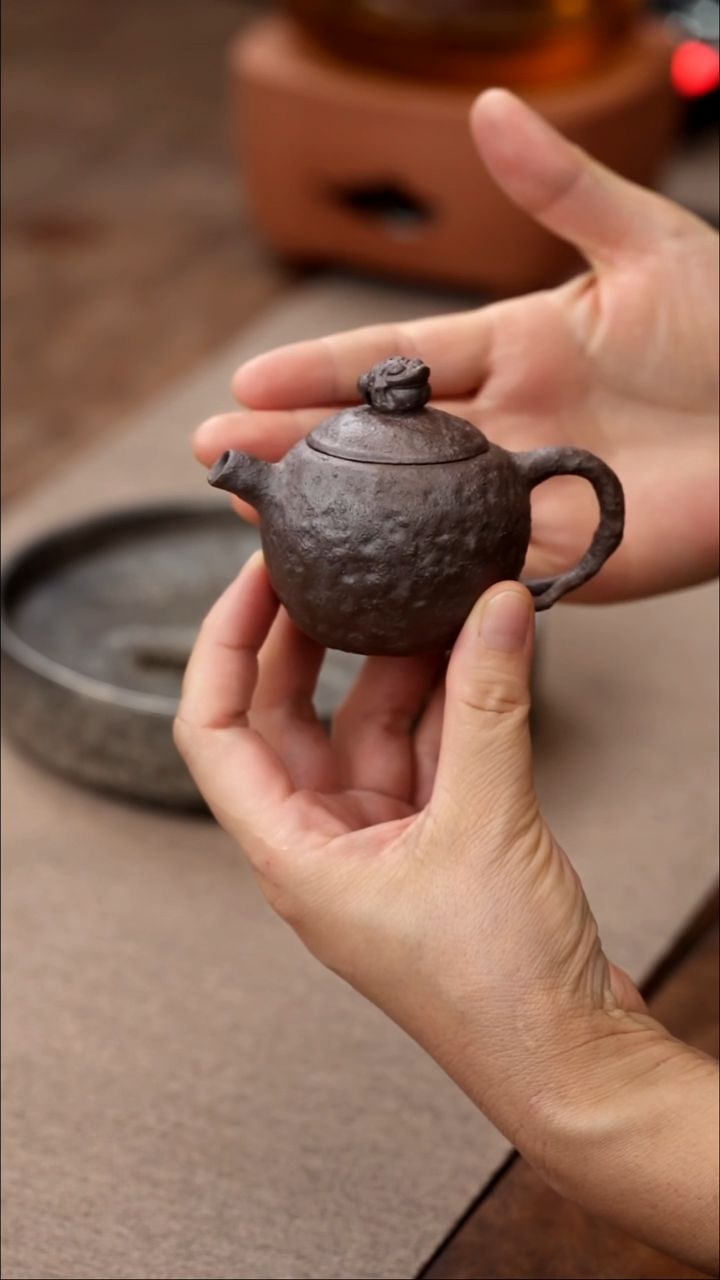 茶壶紫砂金蟾共春