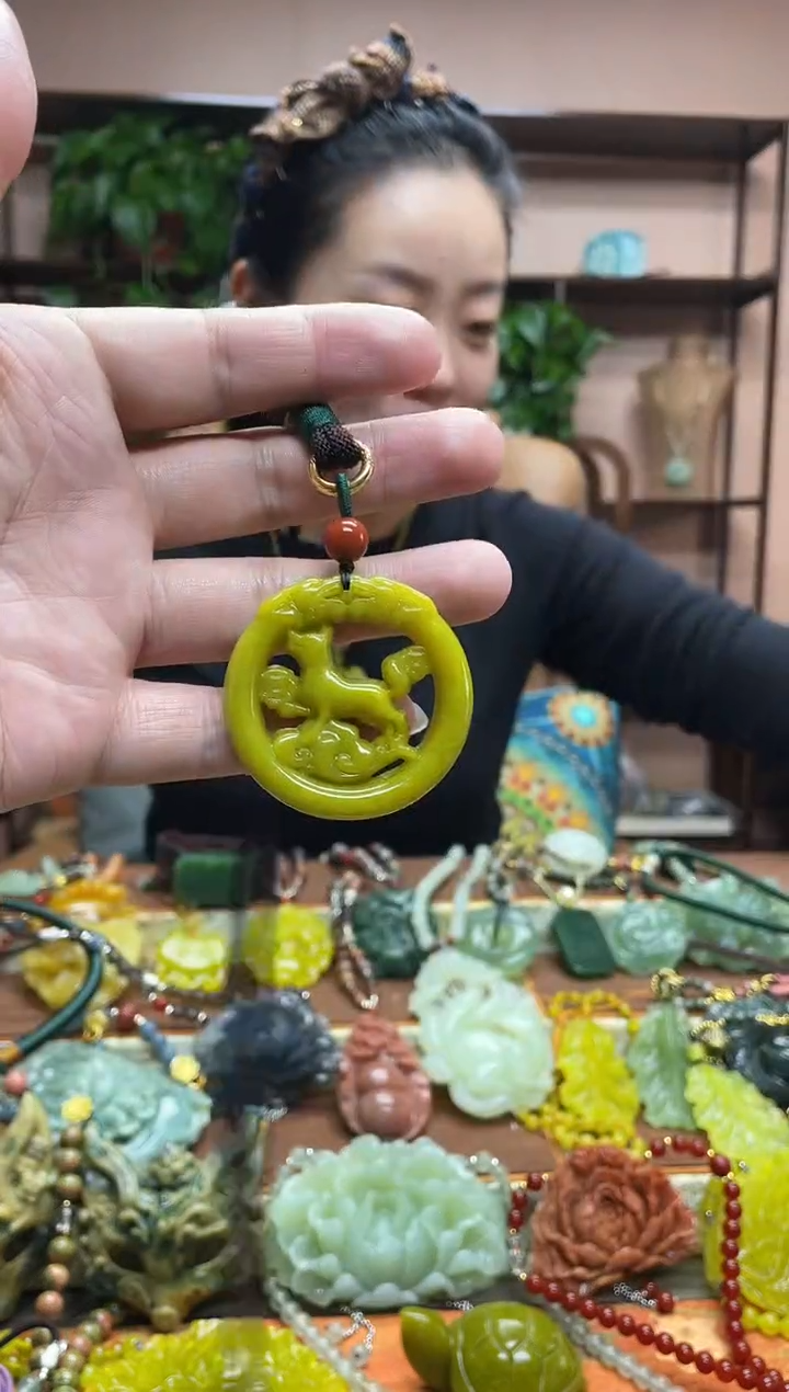 未镶嵌岫玉吊坠·