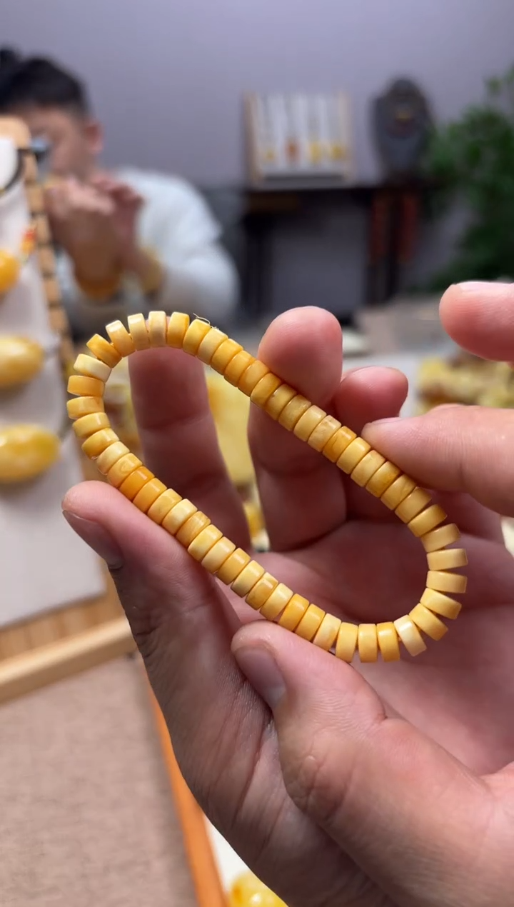 【闪购商品】蜜蜡裸石未镶嵌手串