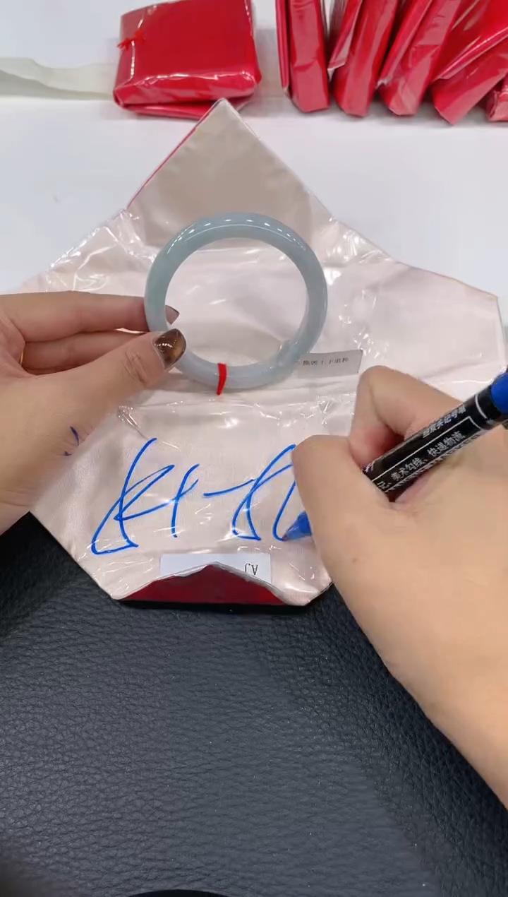 【闪购商品】翡翠手镯未镶嵌手镯