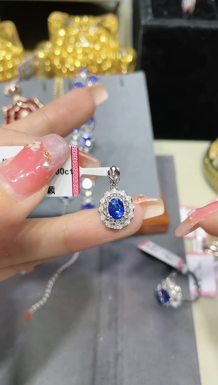 【闪购商品】蓝宝石吊坠18K金镶嵌·