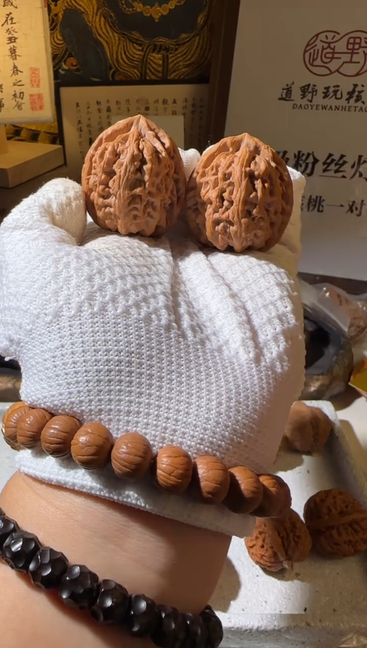 把件文玩核桃冲****桃边42红锦鲤全品