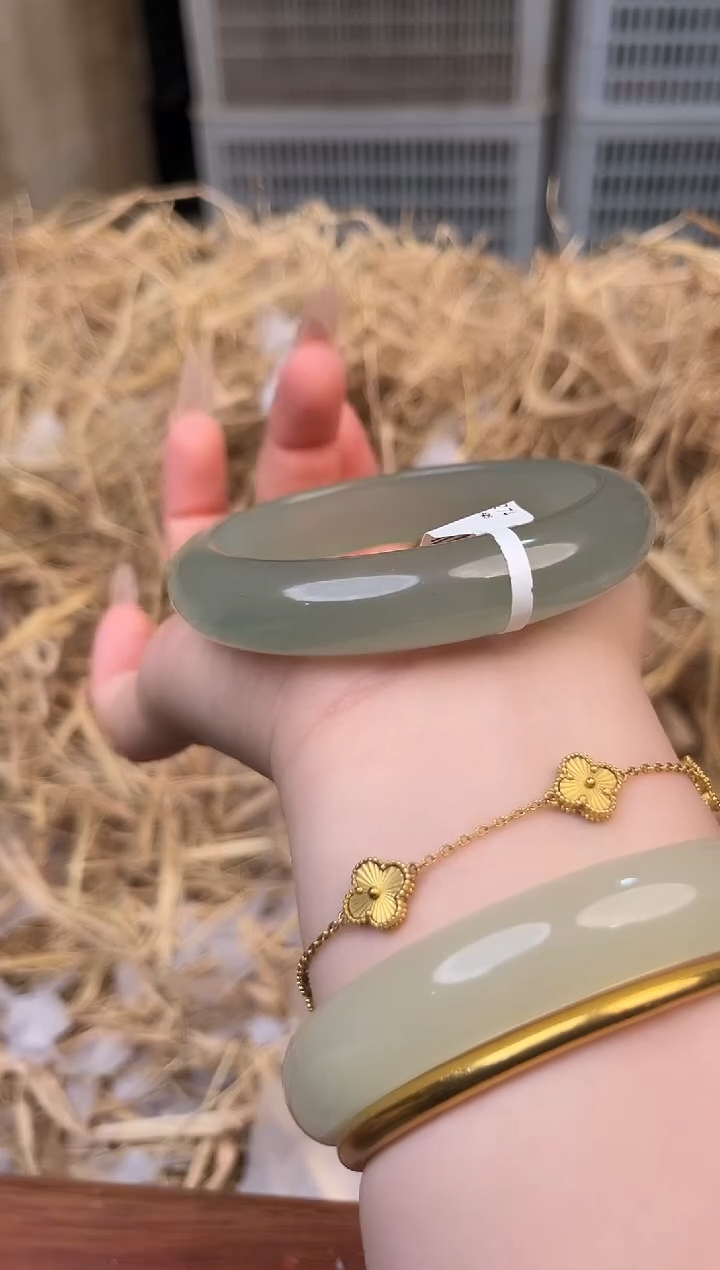 未镶嵌手镯石英质玉编号D-7274