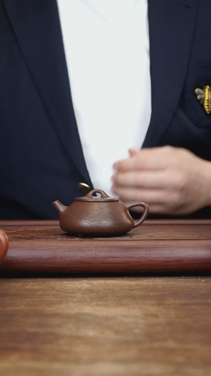 【闪购商品】紫砂茶壶130ml 刻龙小石瓢 紫泥