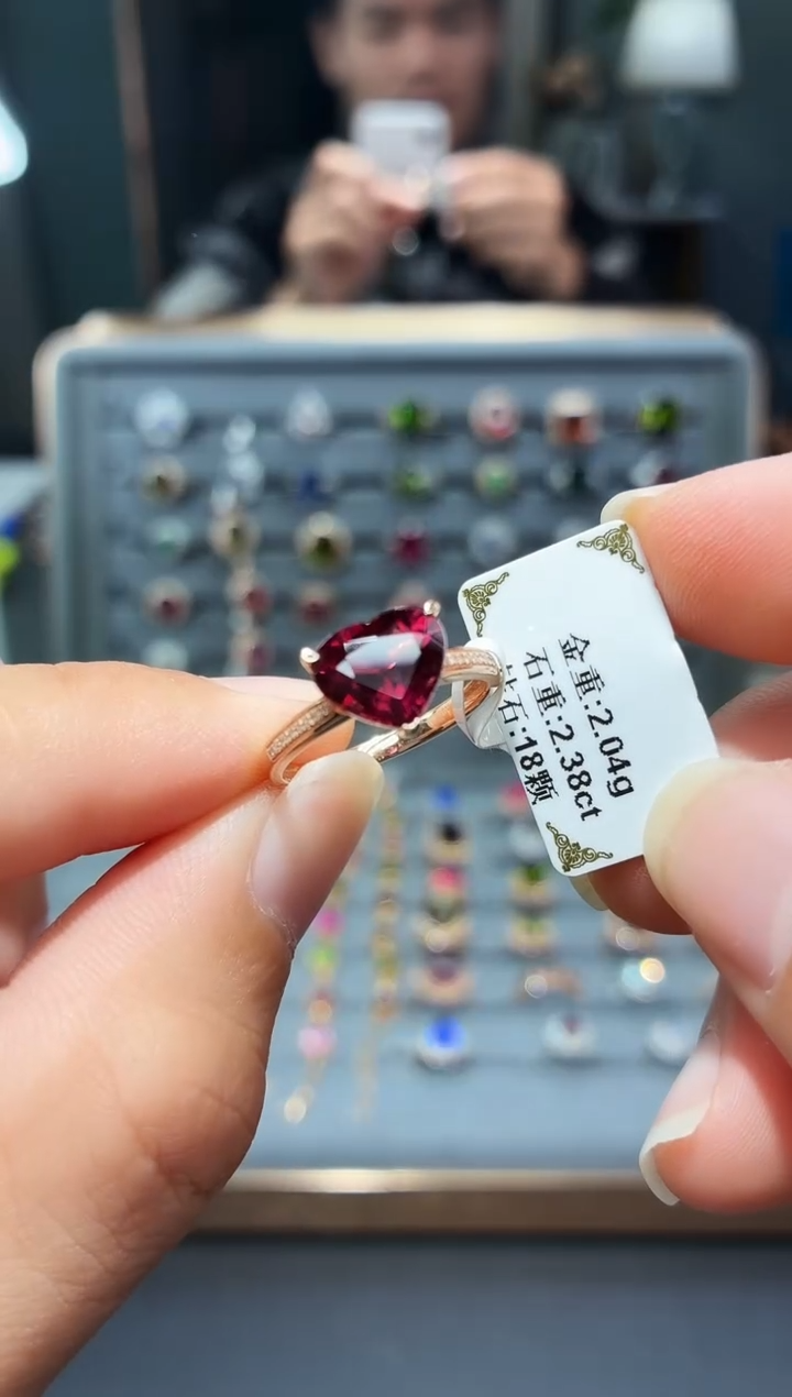 18K金镶嵌戒指碧玺2.38.