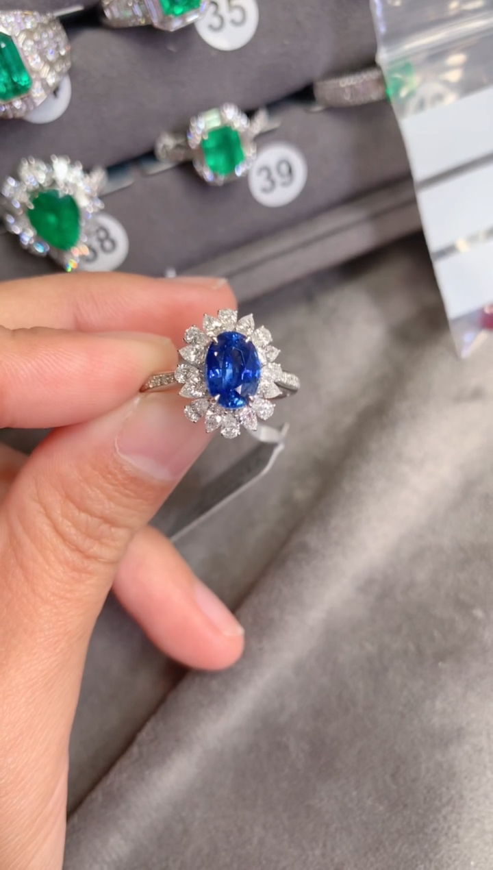 【闪购商品】蓝宝石戒指18K金镶嵌1.57CT   无烧
