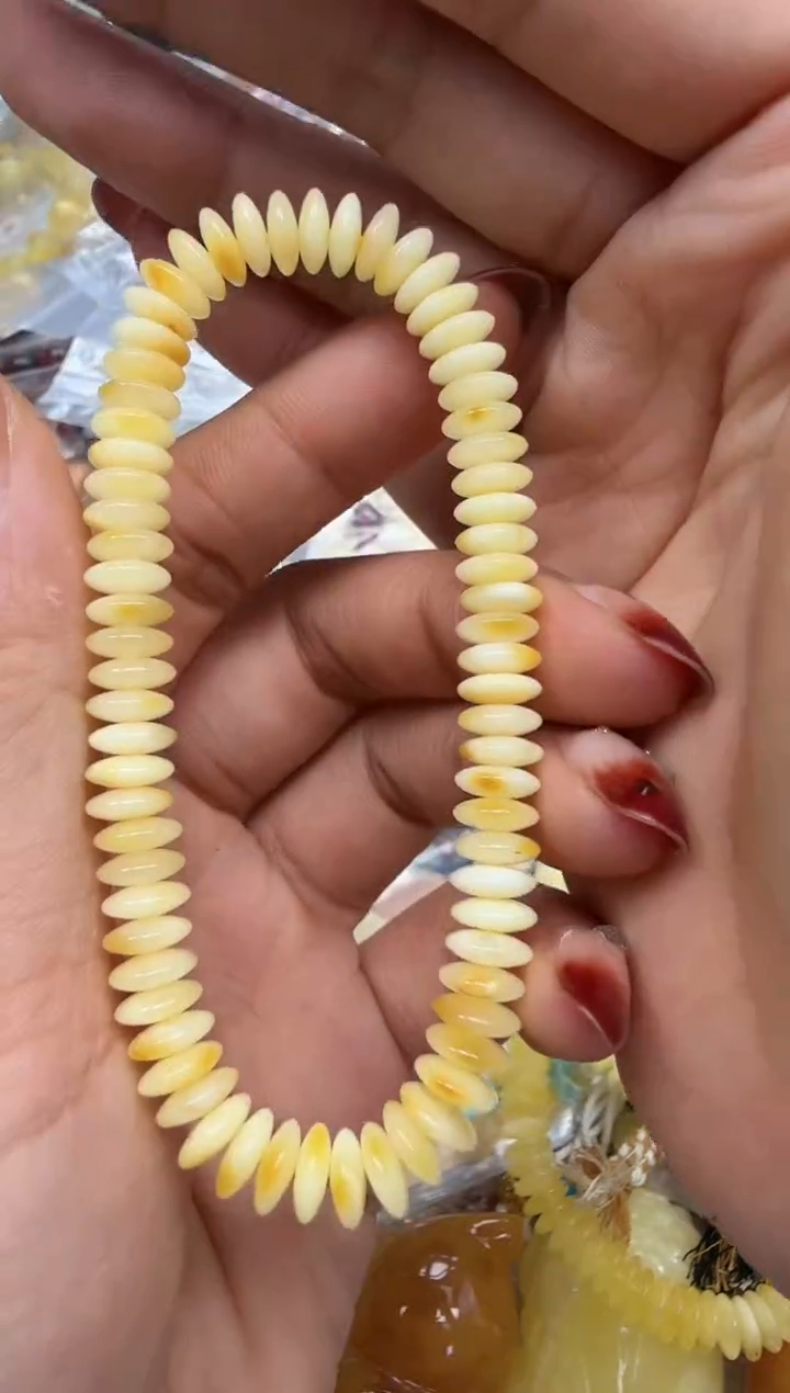 裸石琥珀未镶嵌如图