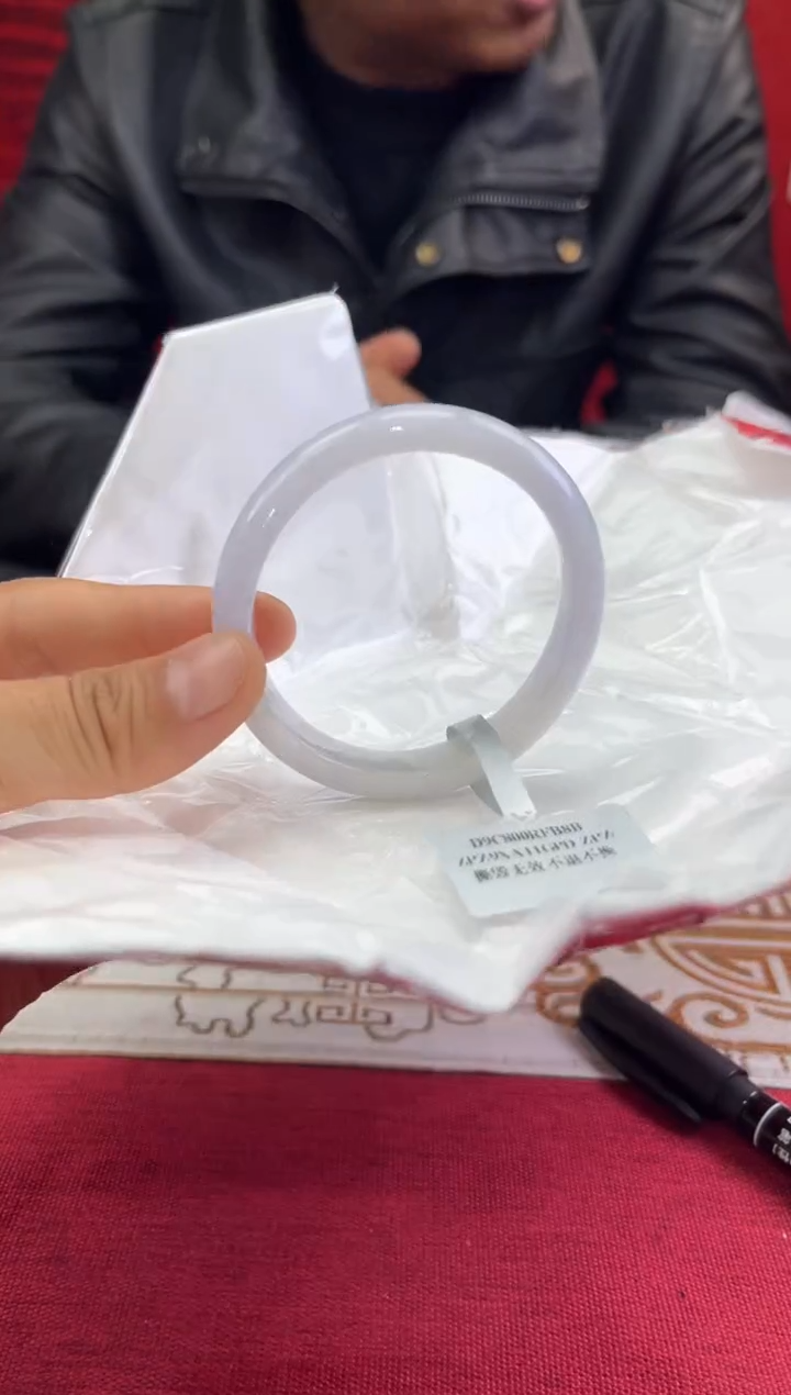 【闪购商品】翡翠手镯未镶嵌翡翠手镯/贵妃镯