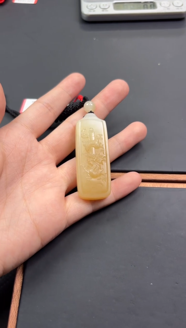 【闪购商品】和田玉吊坠(赠链)未镶嵌且末金山微色差吊坠
