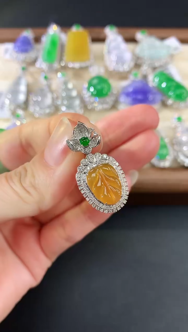 吊坠(不含链)18K金镶嵌翡翠172|8800