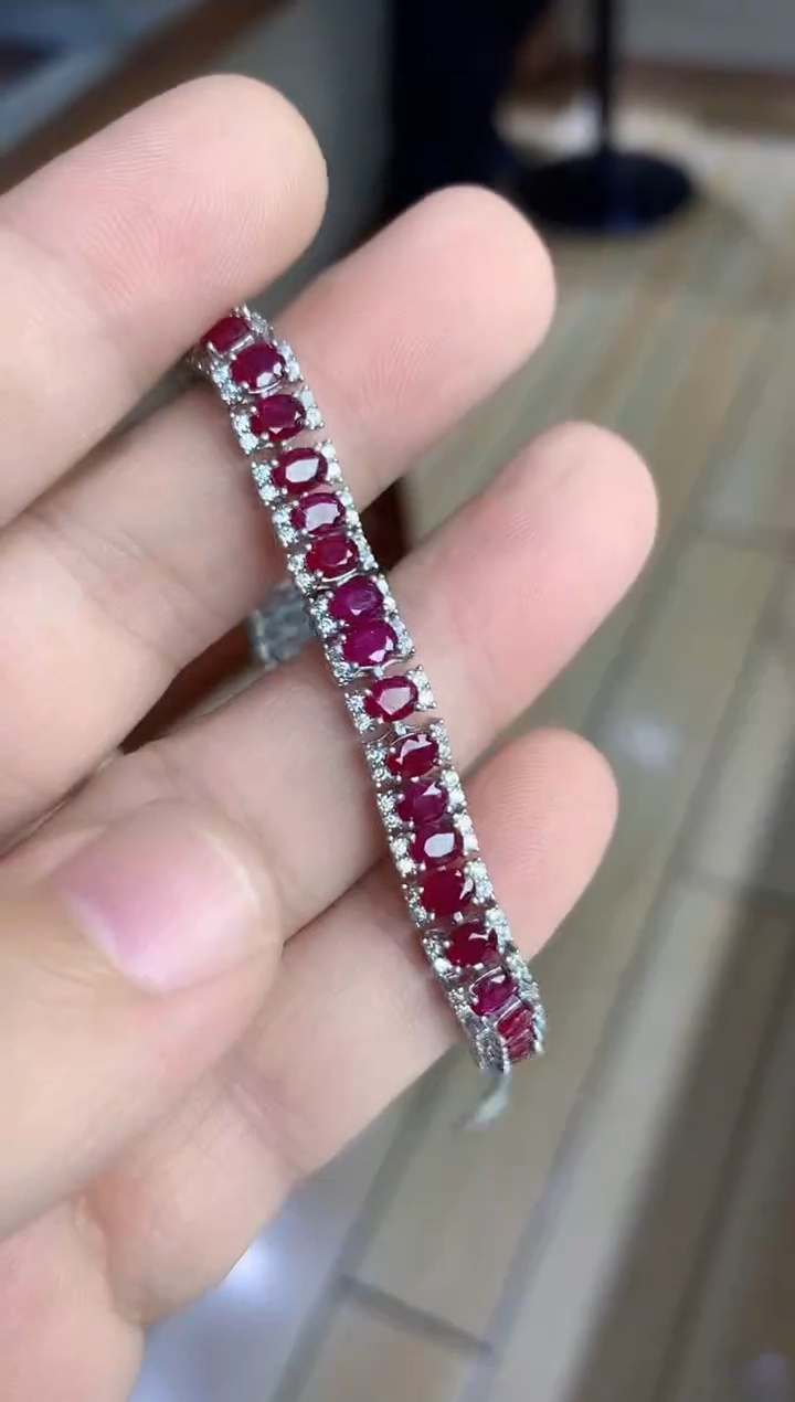 【闪购商品】红宝石手链银S925镶嵌........