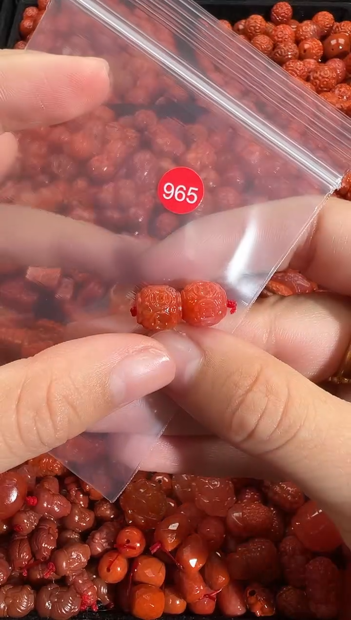 颈饰未镶嵌南红玛瑙1