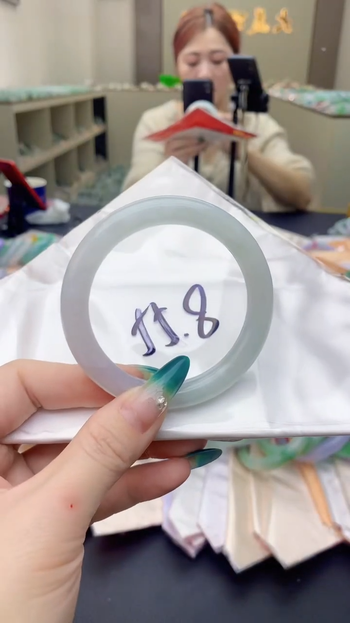 【闪购商品】翡翠手镯未镶嵌0481482305