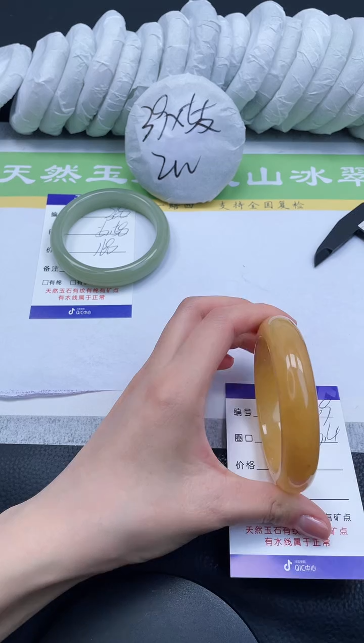 【闪购商品】石英质玉手镯未镶嵌A369-
