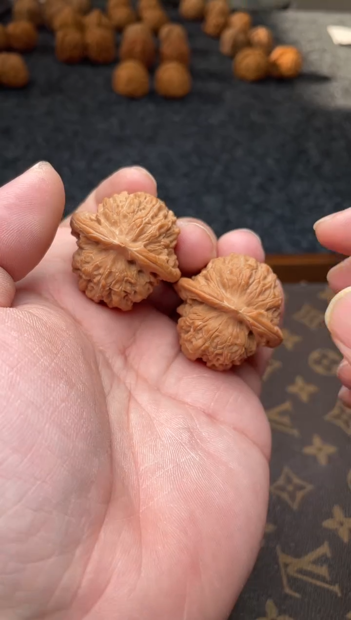 把件文玩核桃B  106号   36尺血麒麟