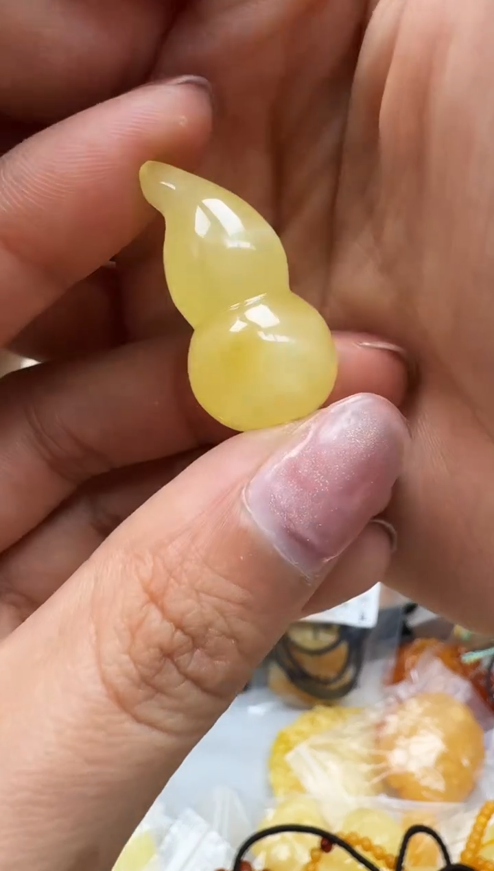 【闪购商品】琥珀裸石未镶嵌葫芦