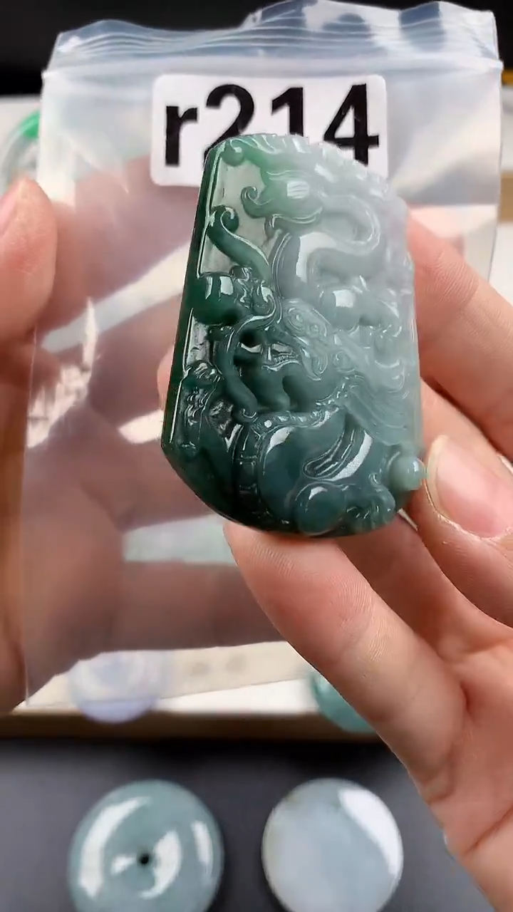 颈饰未镶嵌翡翠天然翡翠吊坠挂件