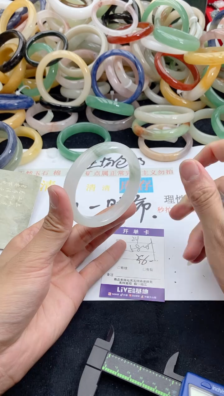 【闪购商品】石英质玉手镯未镶嵌24