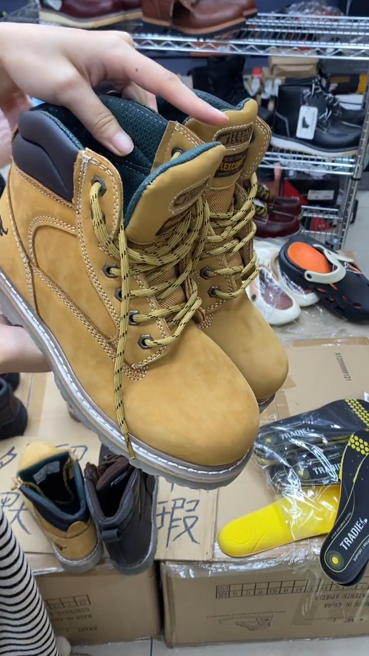 牛皮46码，牛头1 皮鞋码，工装靴 个别鞋面有胶印 默认瑕疵 