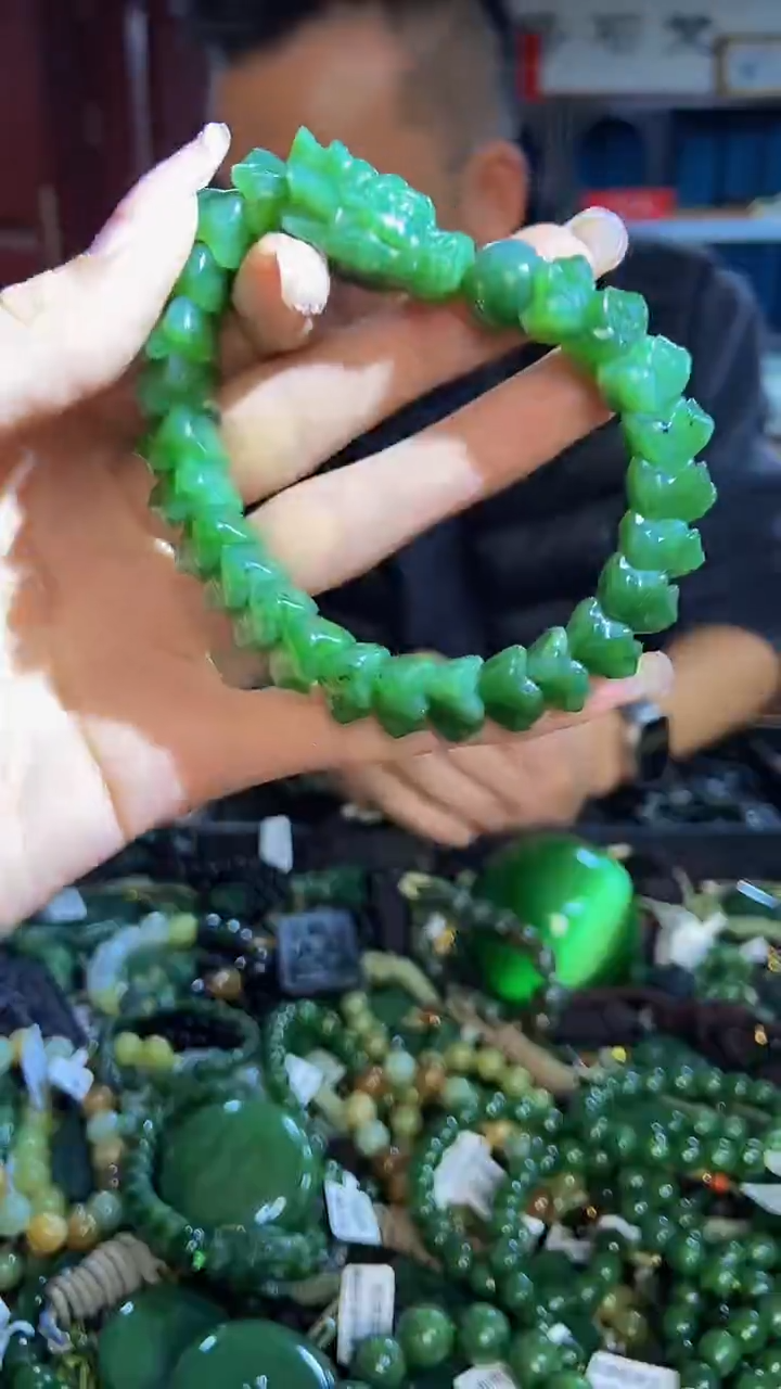 未镶嵌和田玉挂件1