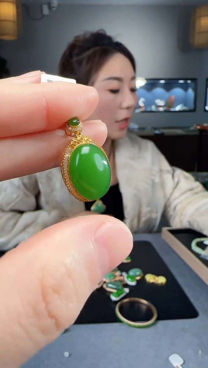 【闪购商品】和田玉吊坠(不含链)18K金镶嵌1